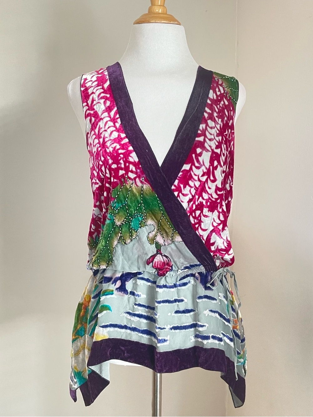 Halé Bob Sleeveless Mixed-Print Velvet Laser V-Neck Peplum Top in Fuchsia & Teal